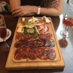 Assiette de charcuterie fromage 
