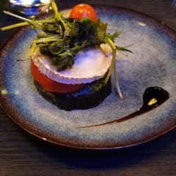 Légumes frais sur chèvre chaud.