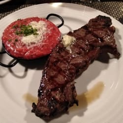 Bife da vazia com rissoto de beterraba