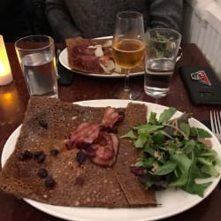 Crêpe salée camembert, cranberries et pommes caramélisées 
