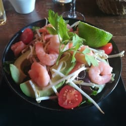 Salade crevettes avocat supremes de pamplemousse