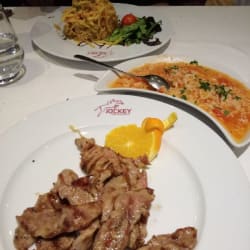 camarão à Brás lombinhos de porco