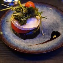 Légumes frais sur chèvre chaud.