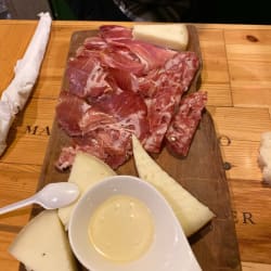 Plateau de fromage et charcuterie 