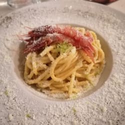 Cacio e pepe gamberi crudi e lime