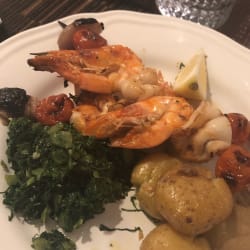 Espetada de Lulas e Camarão