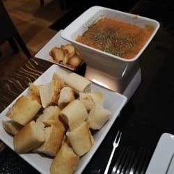 Fondue de Queijo tradicional com tomate e órgãos
