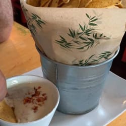 Queijo derretido com chouriço 