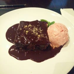 brownie com gelado