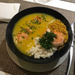Crème de manioc, riz coco et pain de maïs 
