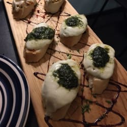 Tapas mozzarella pesto 