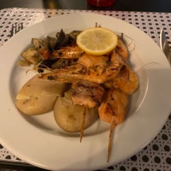 Spiedini di gamberi e salmone