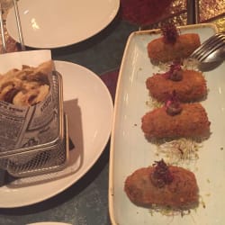 Croquetas de setas y chips de alcachofas 