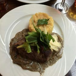 Pavé de rumsteak sauce aux truffes et écrasé de pommes de terre
