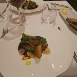 Canard cuit au feu de bois 