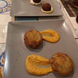 Polpette di patate e cicoria su crema di lenticchie