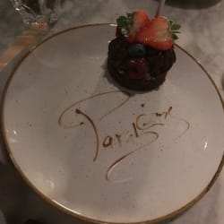 Fizeram um bolo especial de parabéns 