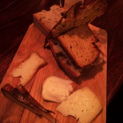 Variedad de quesos del país 