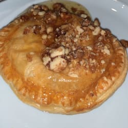 Folhado queijo cabra mel nozes 