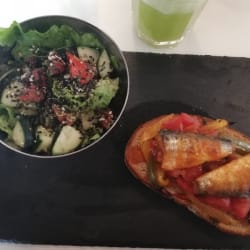 Salade and bruschetta de Sardinha