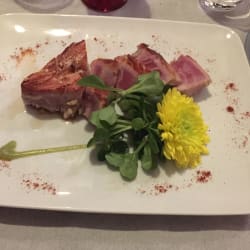 Tagliata di tonno con granelli di mandorle