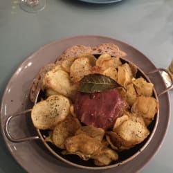 Hamburguer à portuguesa no prato