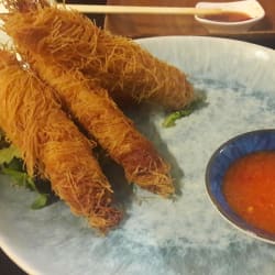 Camarao com massa de arroz frita