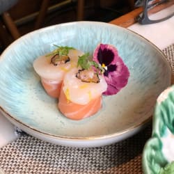 Gunkan com vieira e trufa