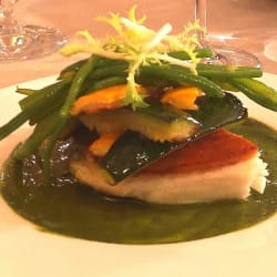 Dorade, pesto.de.pignon, courgettes vertes et jaunes 