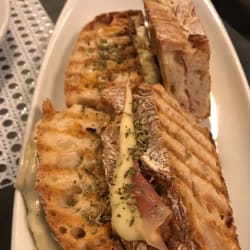 Toasted cheese à la portuguese