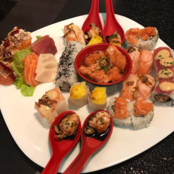 Mix sushi e sashimi