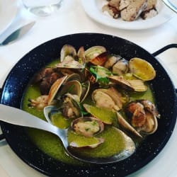 Amêijoas à bolhão pato