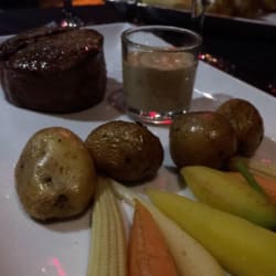 Bœuf pommes de terres grenailles et légumes croquants