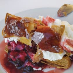 Milhojas con frutos rojos