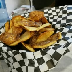 Cascas de batata fritas