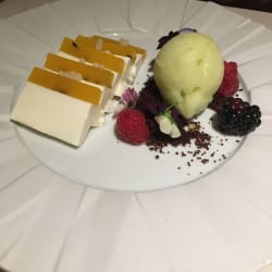 Panacota de Maracujá com gelado de maçã 