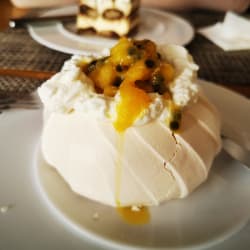 Pavlova de manga e maracujá 