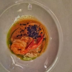 Ovo cozinhado a 65° com camarões