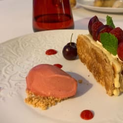 Mil-folhas de frutos vermelhos