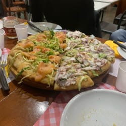Pizza con carpacci di pesce