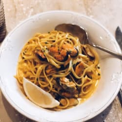 Linguini de mexilhão e açafrão 