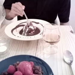 « Bombe chocolatée surprise » & Superbe Sorbet framboise avec craquelins