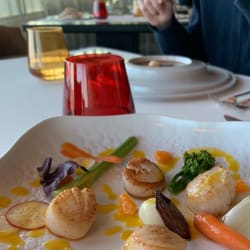 Vieiras com vinagrete e legumes