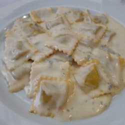 Ravioli alla montanara con salsiccia di Aveiro e Zola