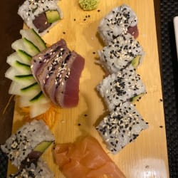 Tataki atún y maki de atún con aguacate