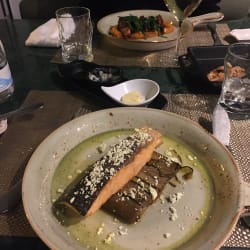 Salmone con verdure e polpo con pure di patate dolci