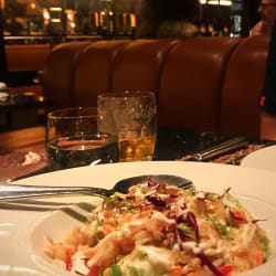 Salada de abacate com king crab 