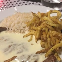 Bife com molho de quatro queijos 