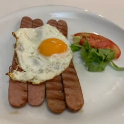 Salsichas Alemãs e Ovo