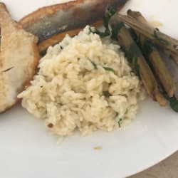 Robalo grelhado com arroz de lingueirão 